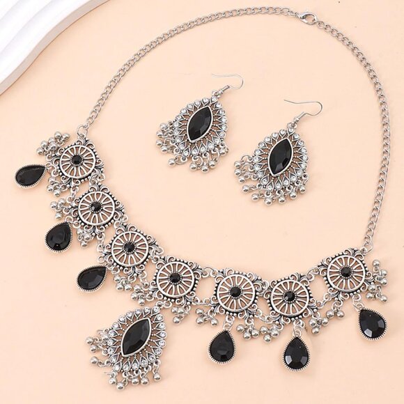 Elegant Indian Jewelry Set for Women: Necklace & Earrings - Oxidized Antique Des - Picture 5 of 7